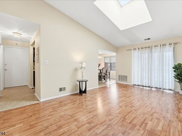 297 Alpine Way, Woodbridge, NJ 07095