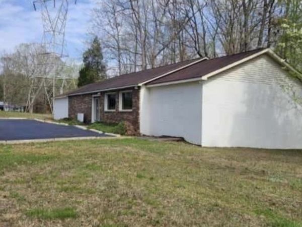 2826 Highway 100 , Centerville, TN 37033
