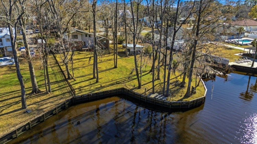 53 Smith Blvd. Photo 10