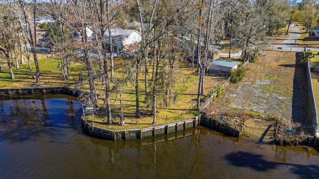 53 Smith Blvd. Photo 11