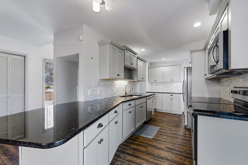 53 Smith Blvd. Photo 22