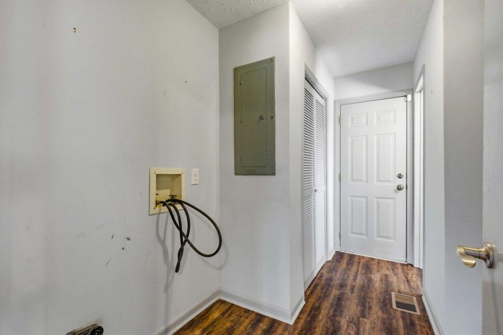 53 Smith Blvd. Photo 27