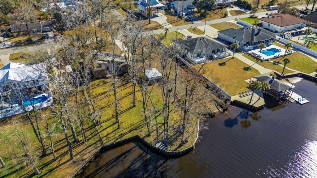 53 Smith Blvd. Photo 5