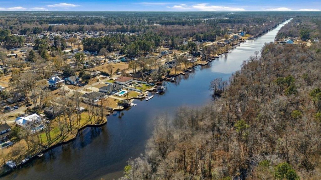 53 Smith Blvd. Photo 9