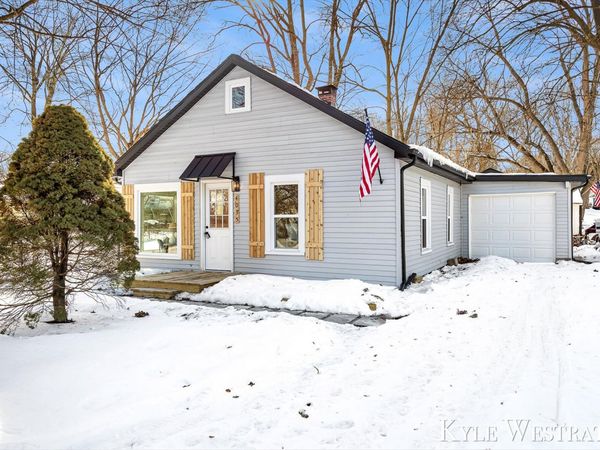 4035 Leland Avenue NW, Comstock Park, MI 49321