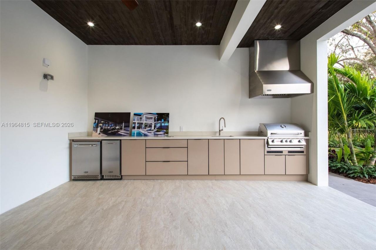 9381 SW 100 St, Miami, FL 33176 Photo