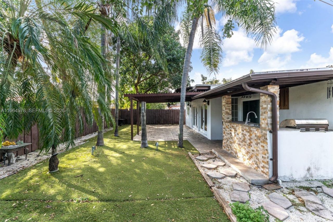 4220 SW 13th St, Miami, FL 33134 Photo