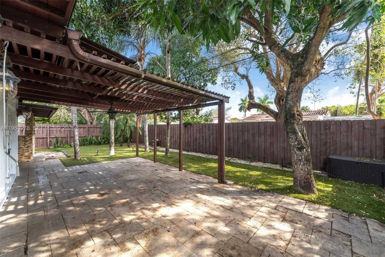 4220 SW 13th St, Miami, FL 33134 Photo