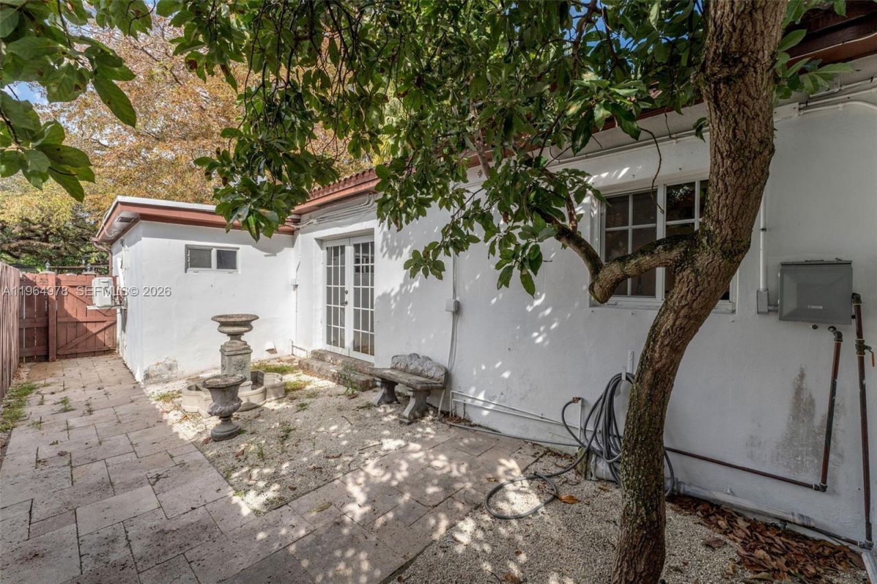 4220 SW 13th St, Miami, FL 33134 Photo