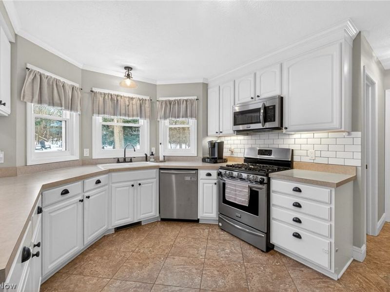 125 Glenshire Lane, Medina, OH 44256 Photo 3