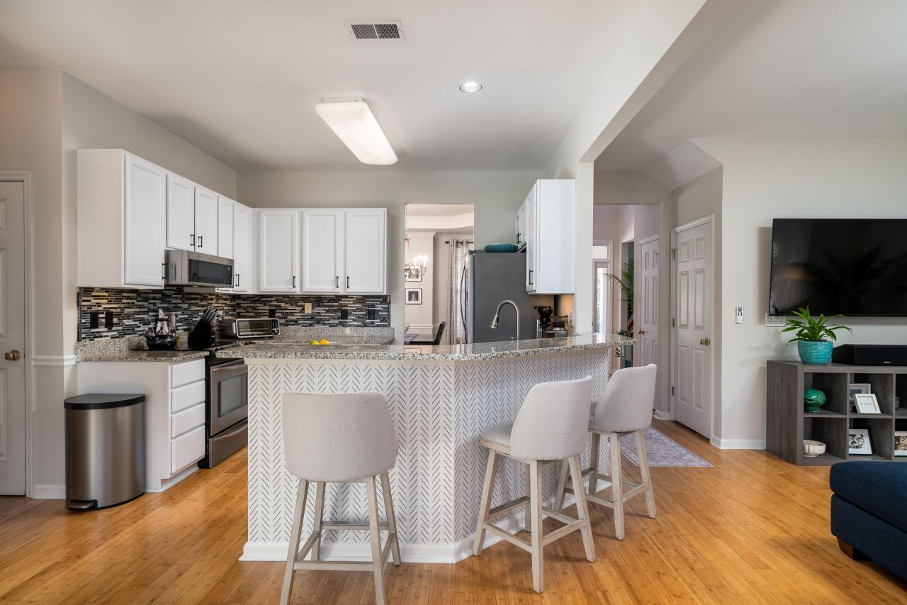 2876 Colonnade Drive Photo 12