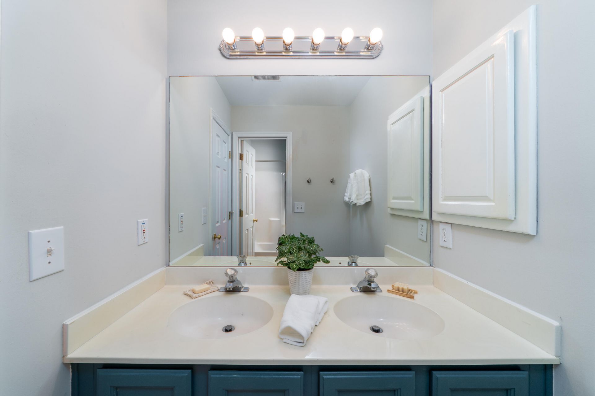 2876 Colonnade Drive Photo 20