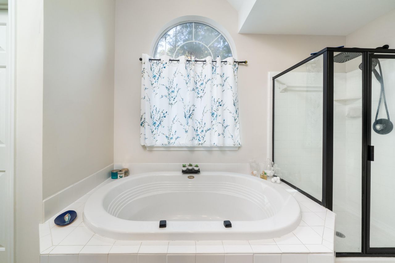 2876 Colonnade Drive Photo 24