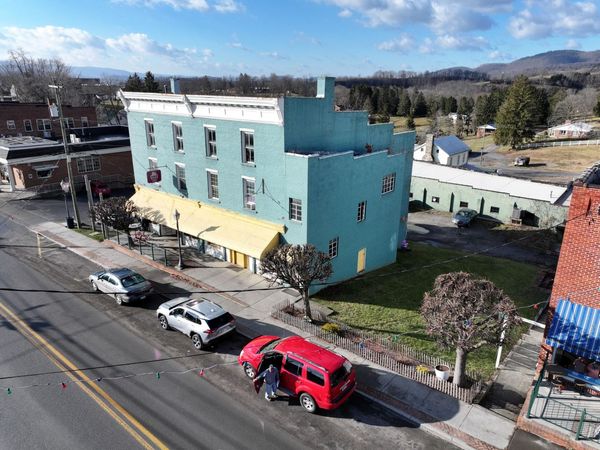 375 S Main St, Union, WV 24983