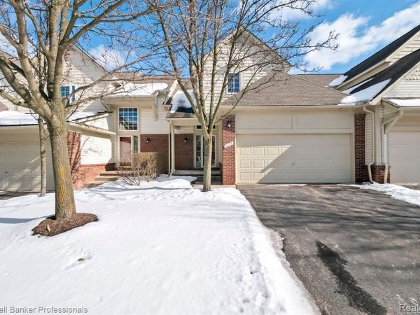 38178 Saratoga Circle, Farmington Hills, MI 48331