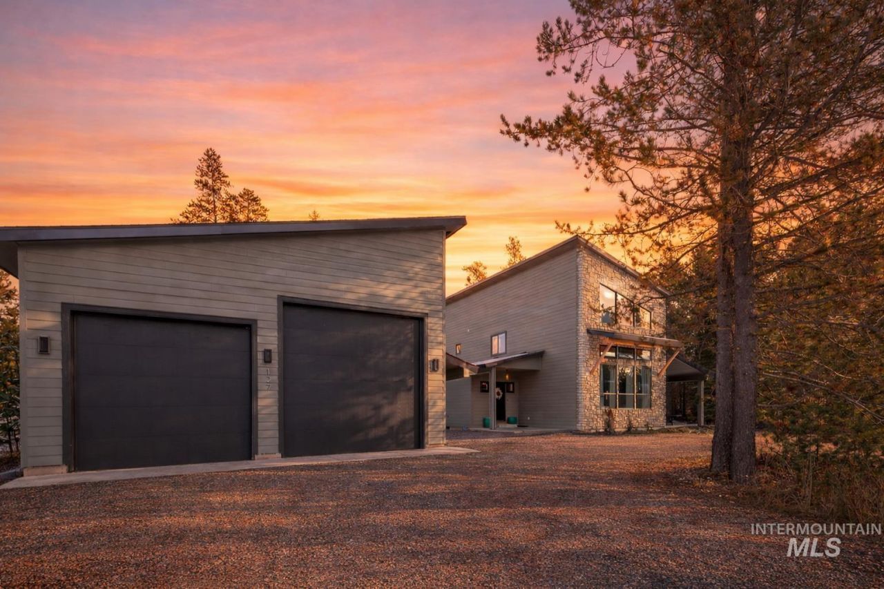 127 Jacks Loop, Donnelly, ID 83615 Main Photo