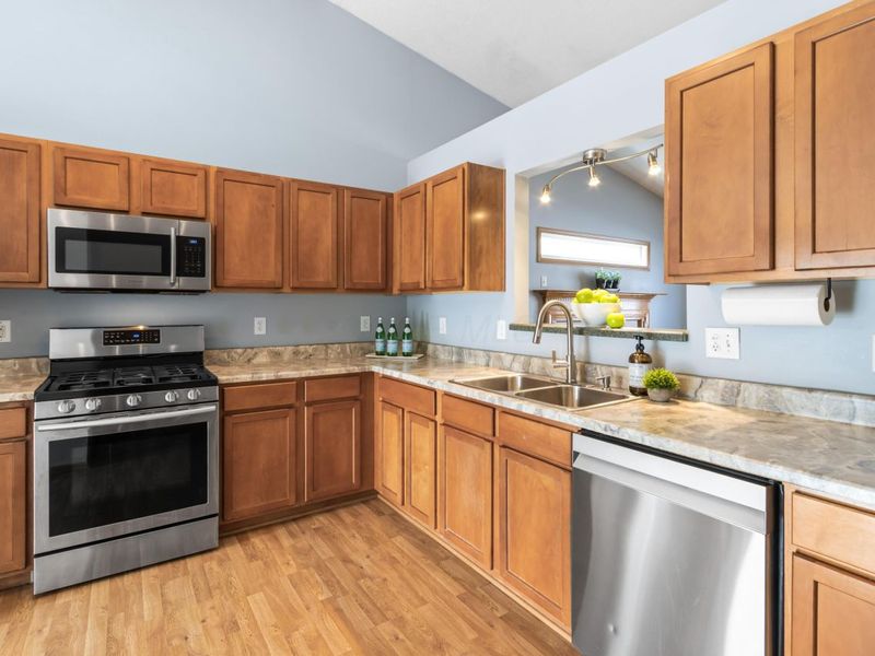 8033 Willowbrook Crsg Drive, Blacklick, OH 43004 Photo 11