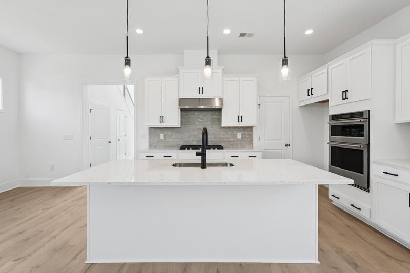 1404 Lancaster Way Photo 5