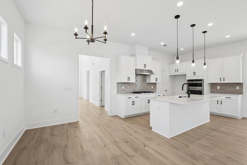 1404 Lancaster Way Photo 6