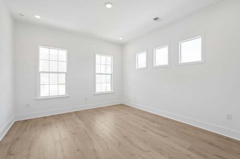 1404 Lancaster Way Photo 8