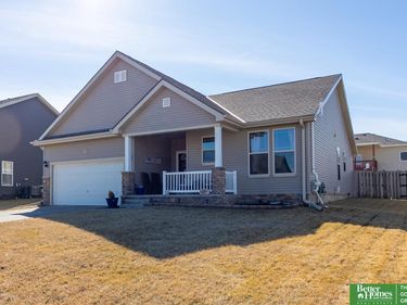 2205 Alexandra Road, Papillion, NE 68133