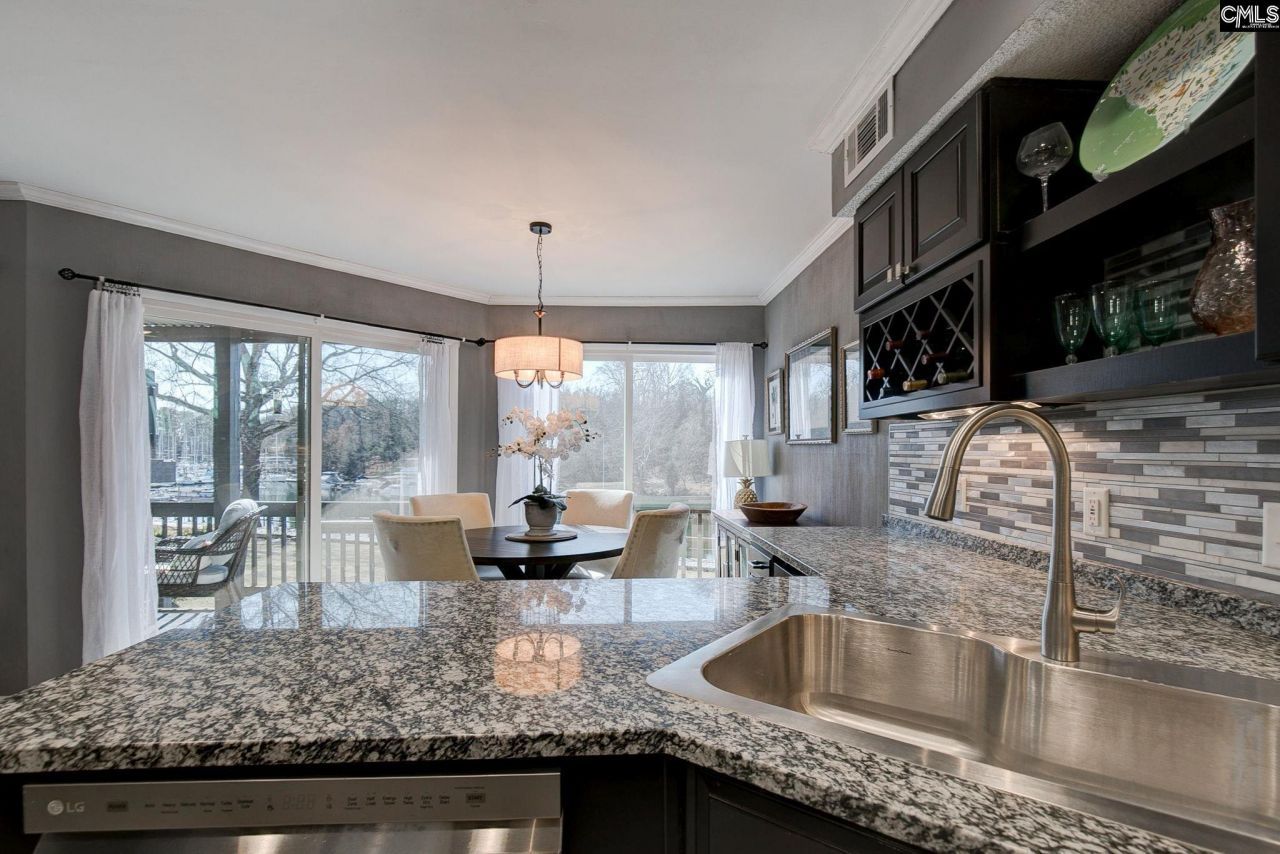 228 Shoreline Drive Photo 11