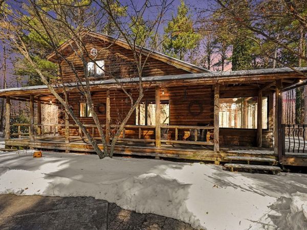 109 1st Street, Plainwell, MI 49080