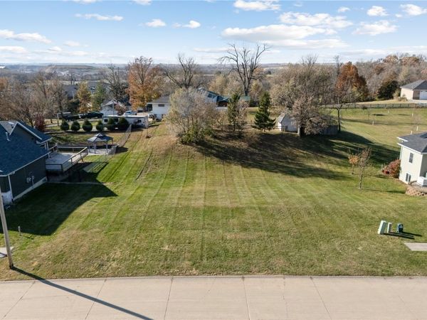 1722 Gardner Drive NW, Cedar Rapids, IA 52405