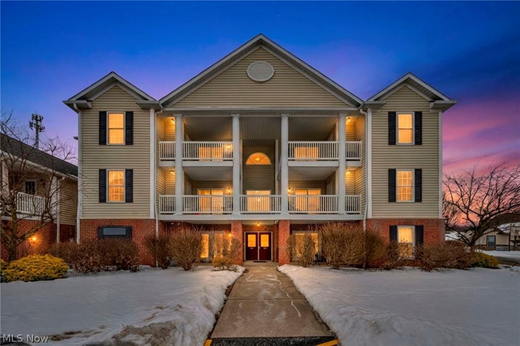 1259 SW Lauren Crest Street Sw, Hartville, OH 44632 Main Photo