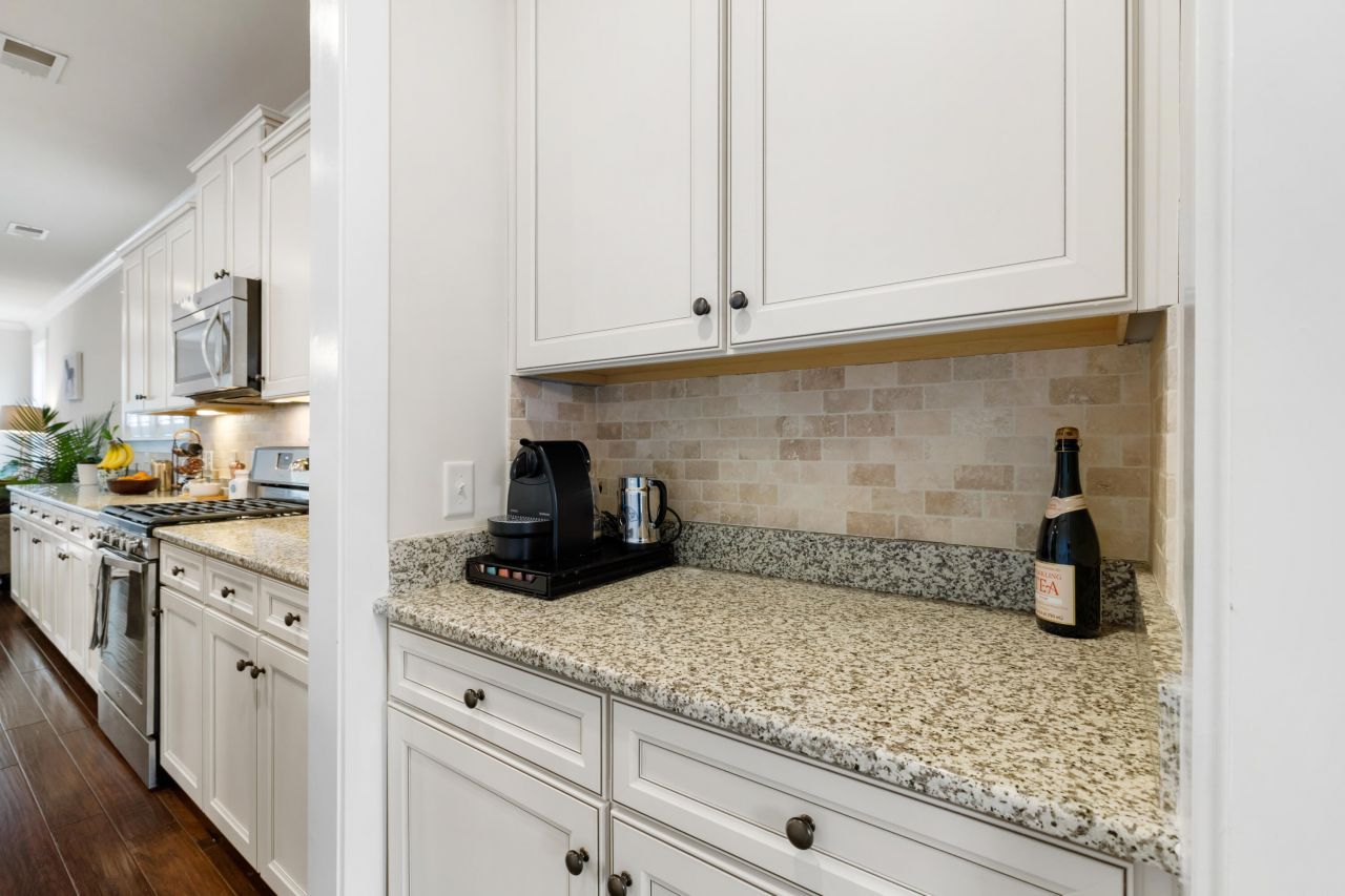 1933 Clay Lane Photo 12