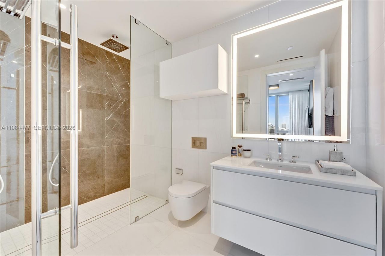 300 Biscayne Blvd Way, Unit 5008W, Miami, FL 33131 Photo