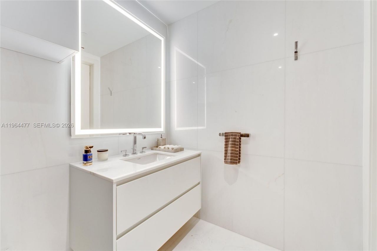 300 Biscayne Blvd Way, Unit 5008W, Miami, FL 33131 Photo