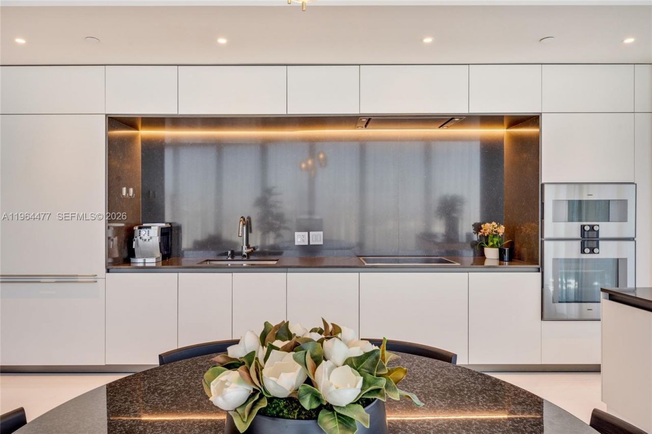 300 Biscayne Blvd Way, Unit 5008W, Miami, FL 33131 Photo