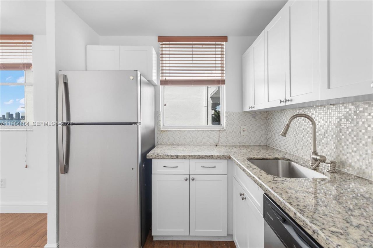 1801 S Treasure Dr, Unit 426, North Bay Village, FL 33141 Photo