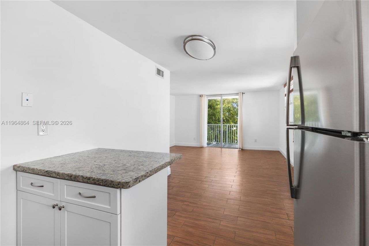 1801 S Treasure Dr, Unit 426, North Bay Village, FL 33141 Photo