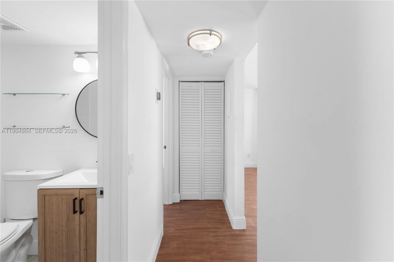 1801 S Treasure Dr, Unit 426, North Bay Village, FL 33141 Photo