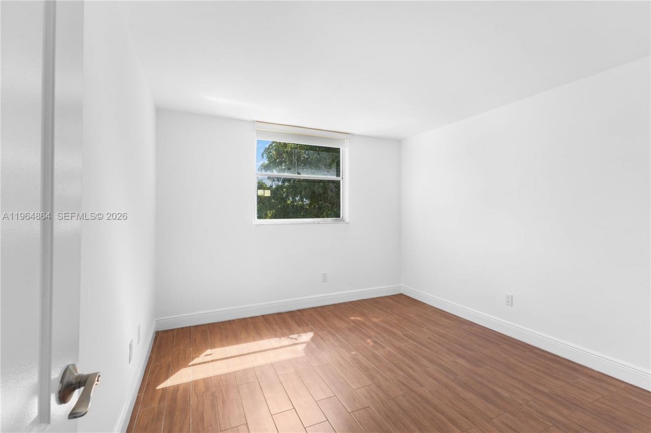 1801 S Treasure Dr, Unit 426, North Bay Village, FL 33141 Photo