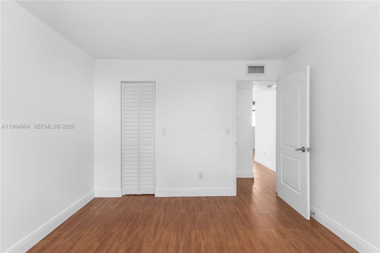 1801 S Treasure Dr, Unit 426, North Bay Village, FL 33141 Photo