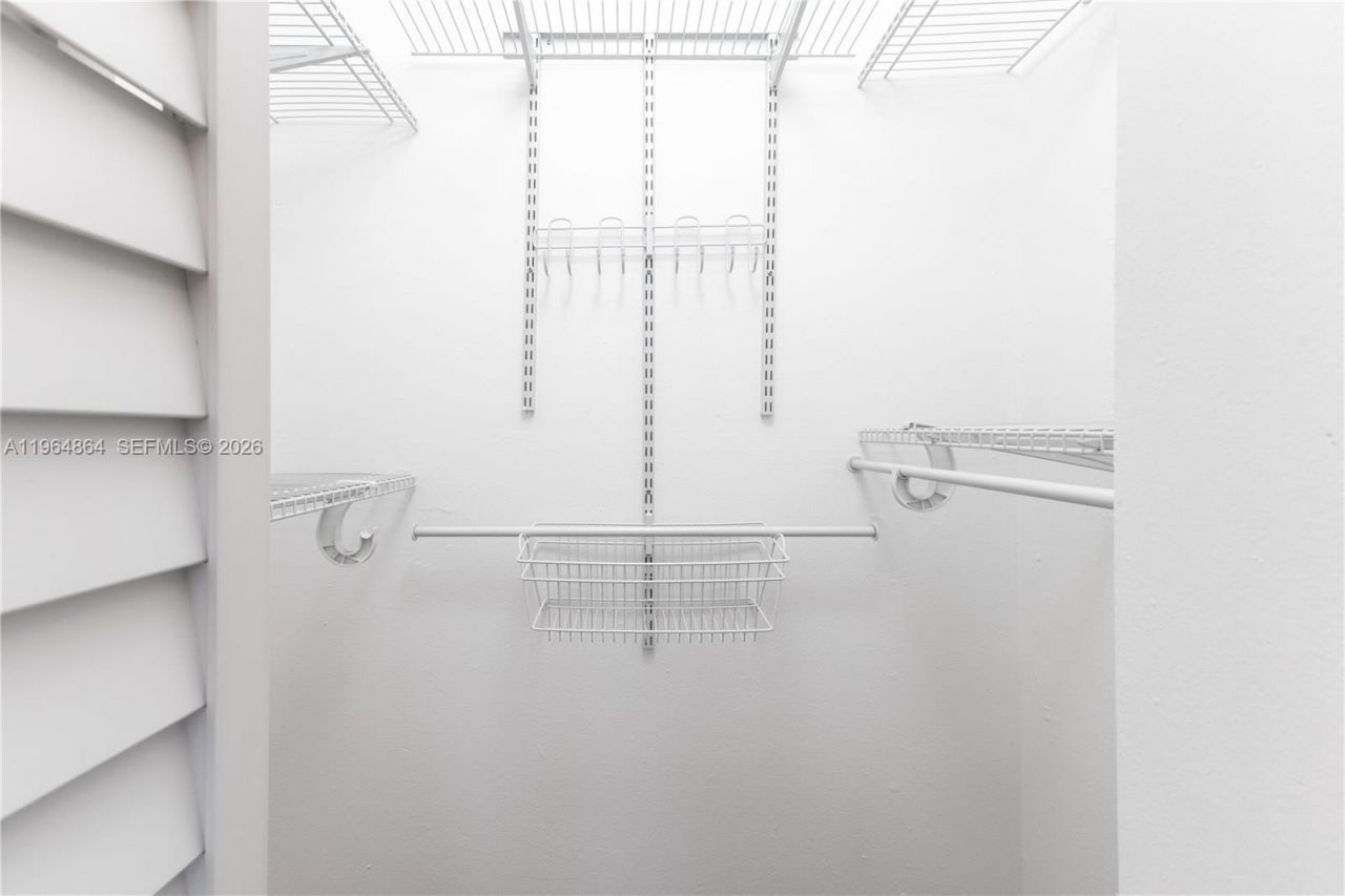 1801 S Treasure Dr, Unit 426, North Bay Village, FL 33141 Photo