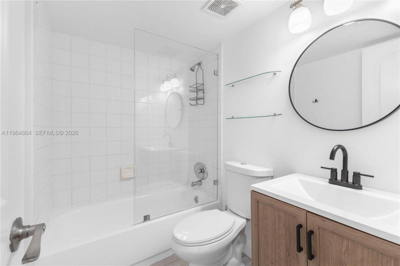 1801 S Treasure Dr, Unit 426, North Bay Village, FL 33141 Photo