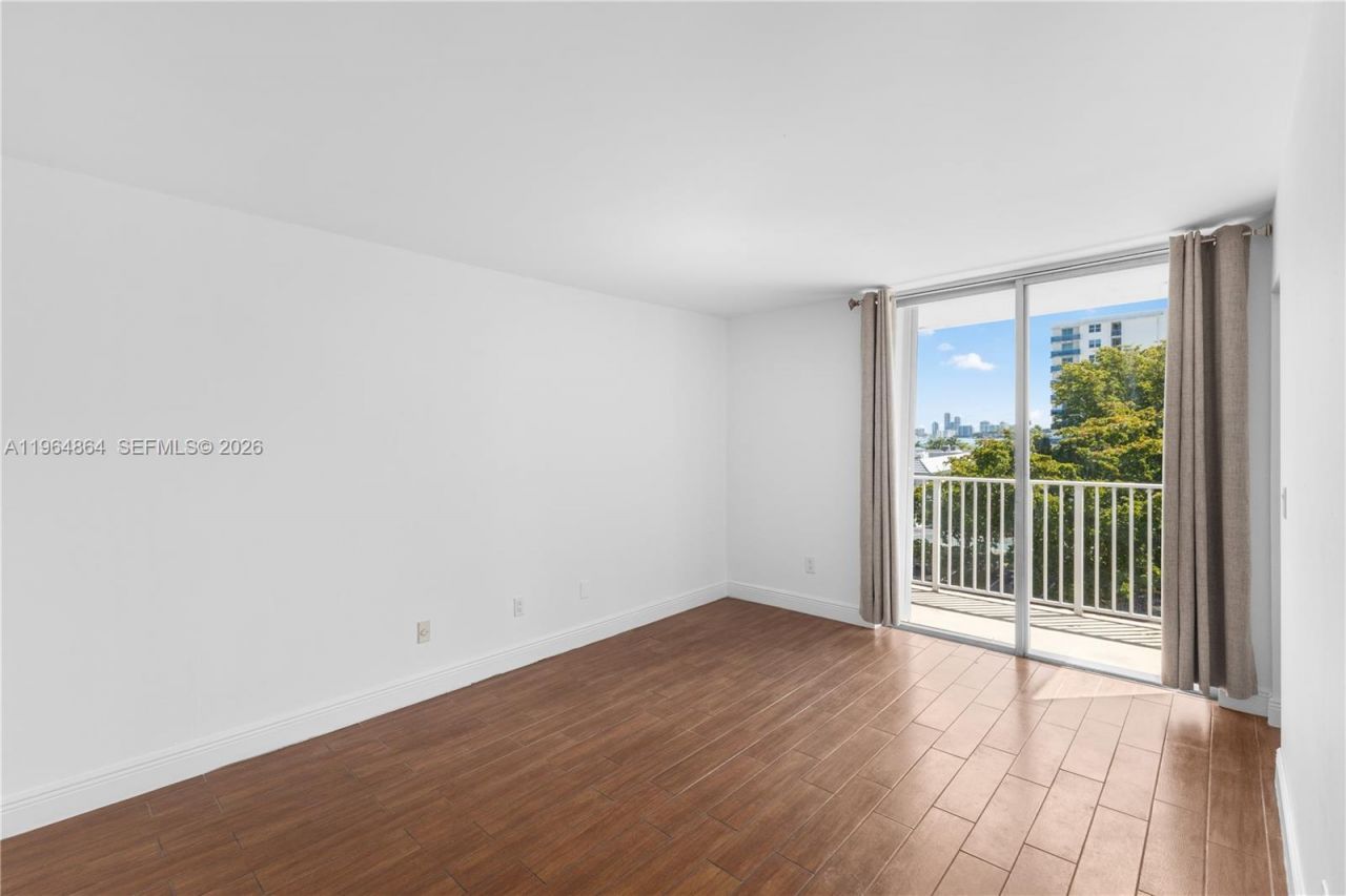 1801 S Treasure Dr, Unit 426, North Bay Village, FL 33141 Photo