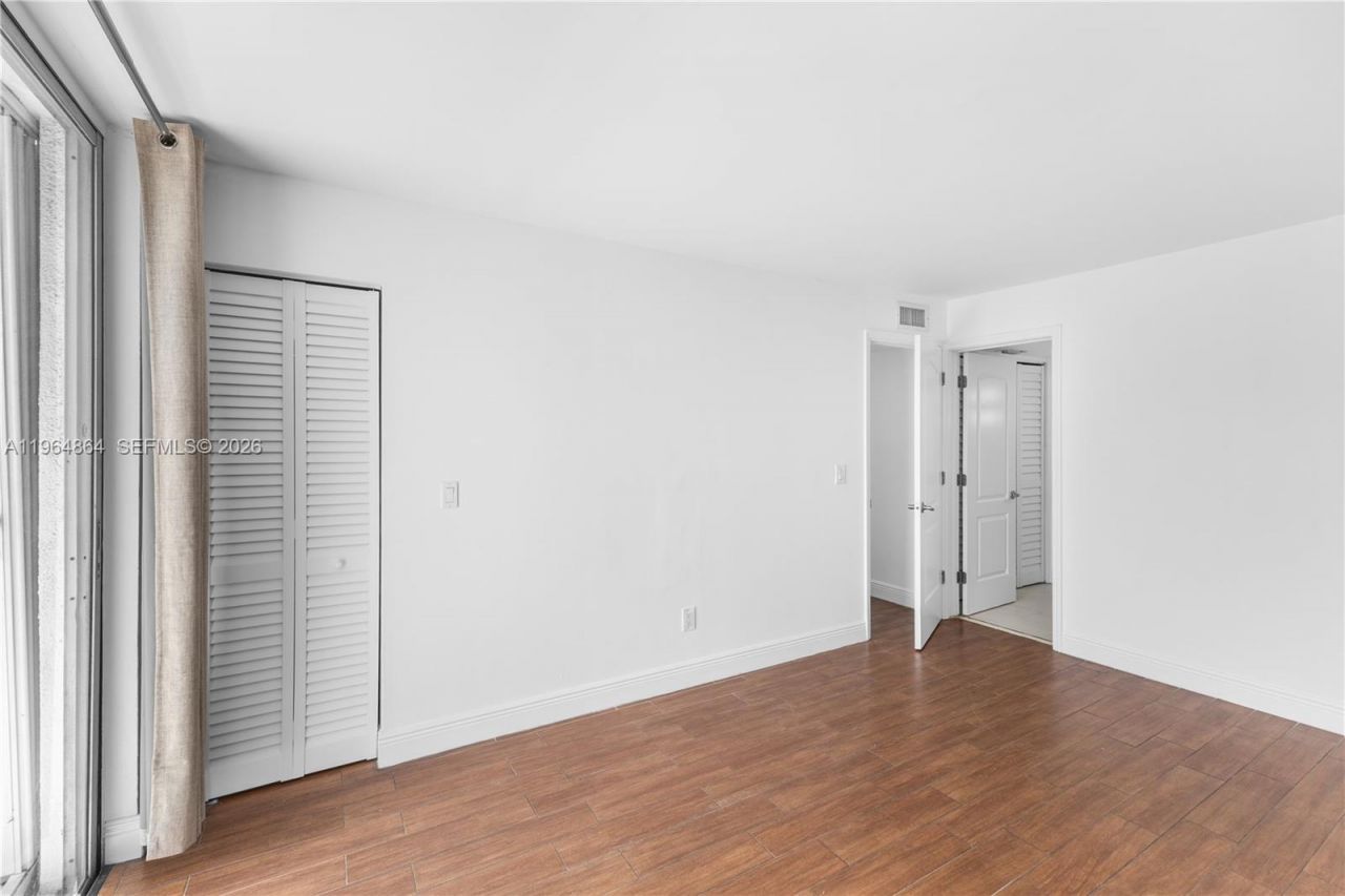 1801 S Treasure Dr, Unit 426, North Bay Village, FL 33141 Photo