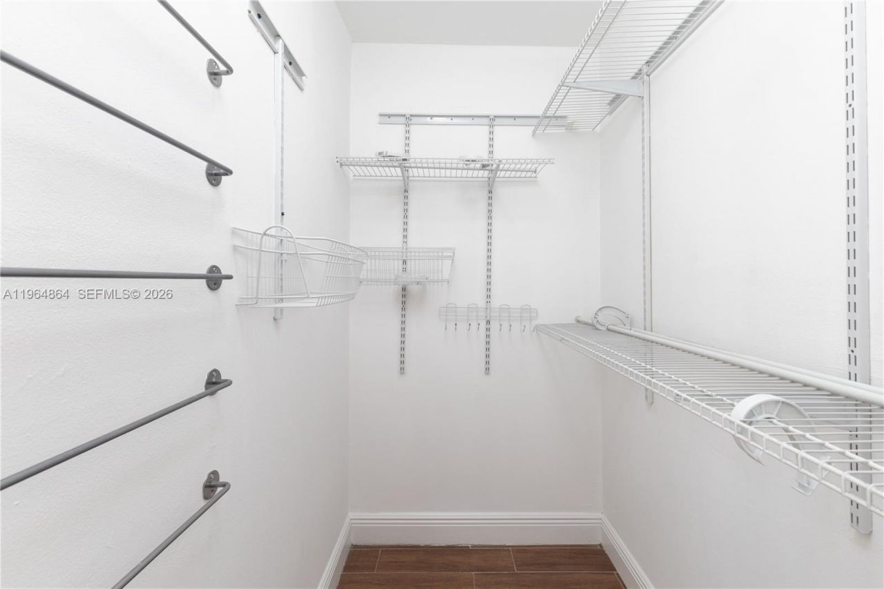 1801 S Treasure Dr, Unit 426, North Bay Village, FL 33141 Photo