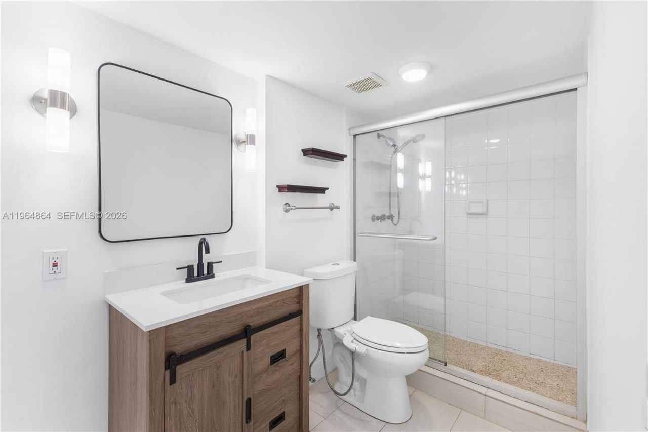 1801 S Treasure Dr, Unit 426, North Bay Village, FL 33141 Photo