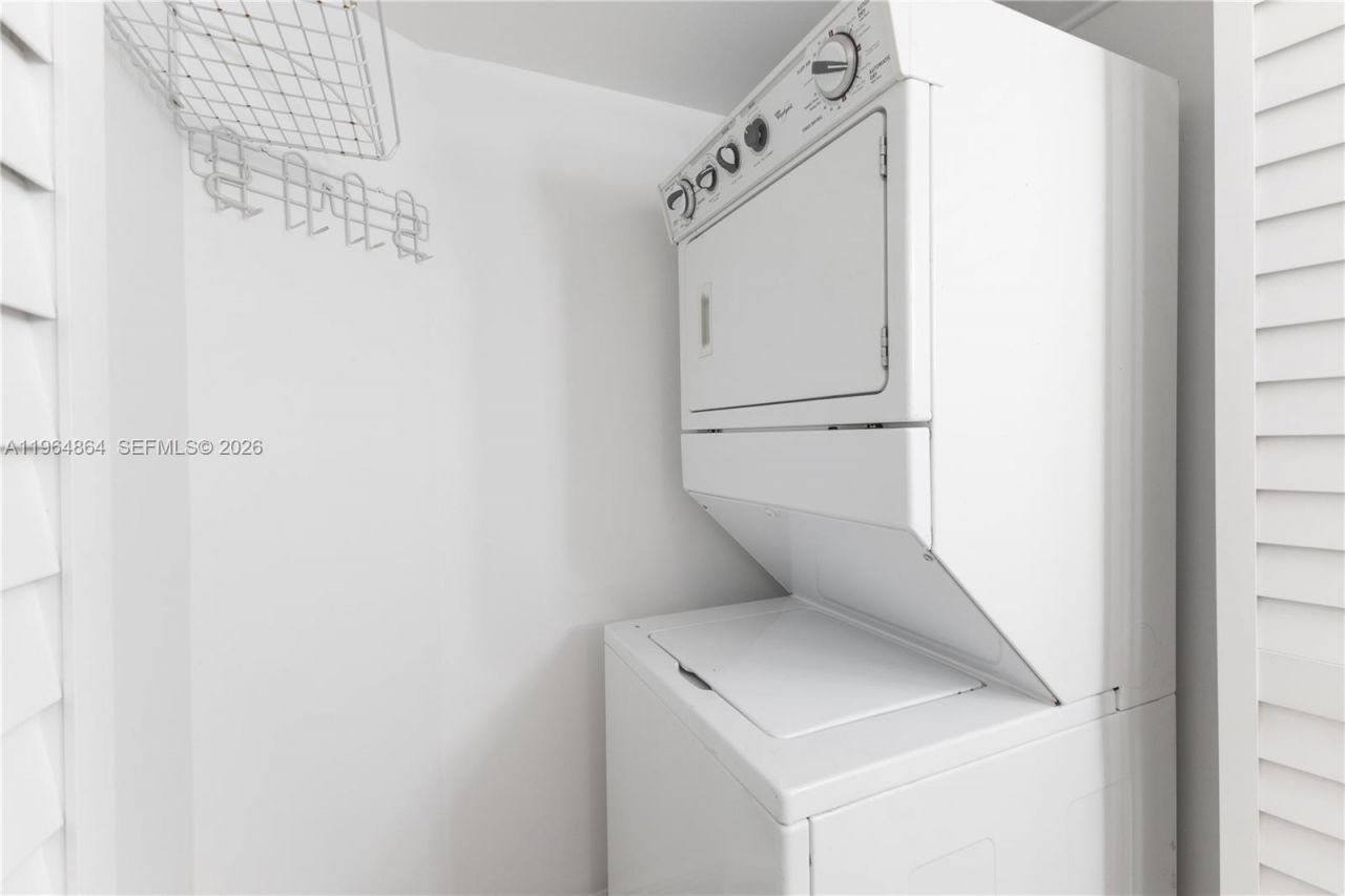 1801 S Treasure Dr, Unit 426, North Bay Village, FL 33141 Photo