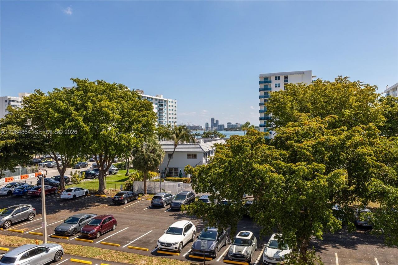 1801 S Treasure Dr, Unit 426, North Bay Village, FL 33141 Photo