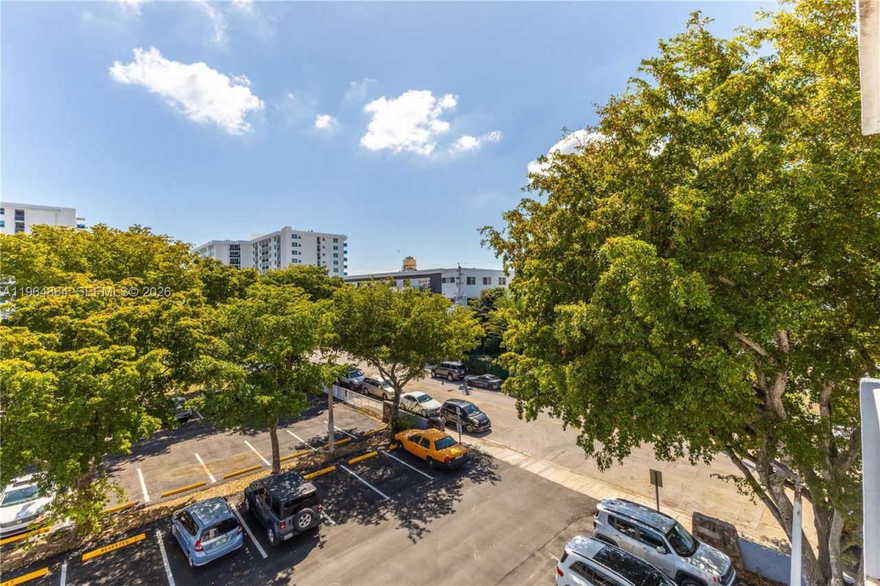 1801 S Treasure Dr, Unit 426, North Bay Village, FL 33141 Photo