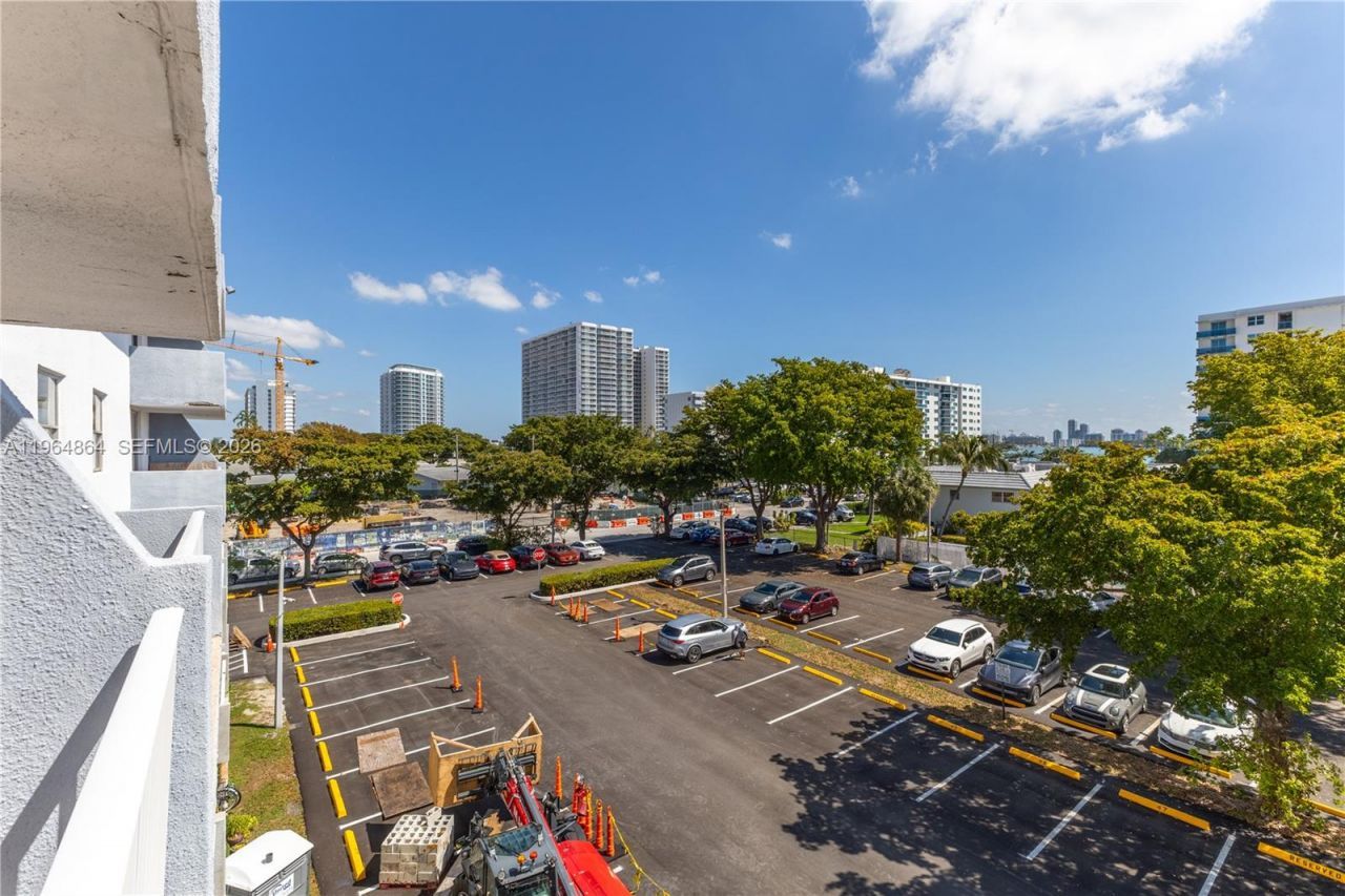 1801 S Treasure Dr, Unit 426, North Bay Village, FL 33141 Photo