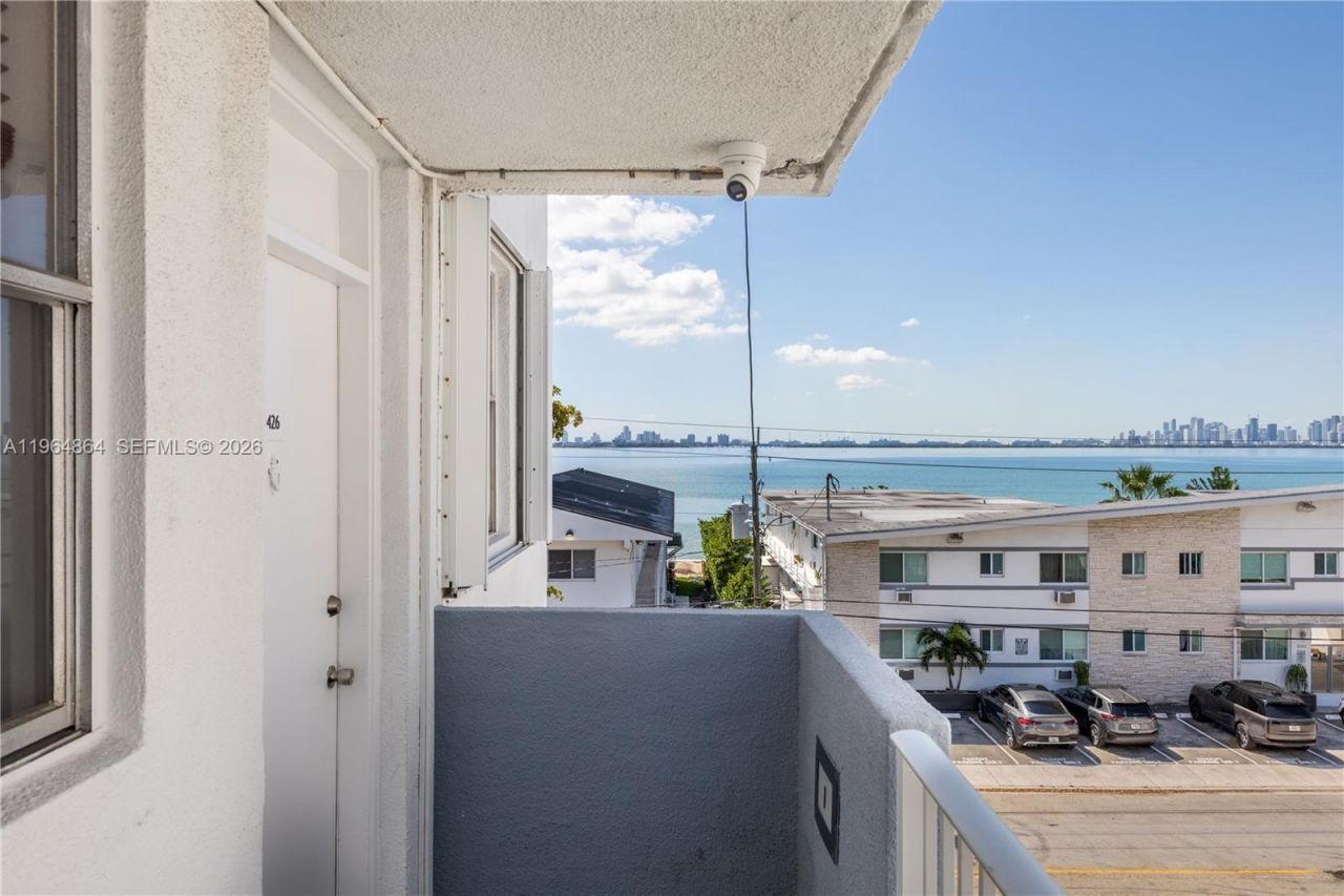 1801 S Treasure Dr, Unit 426, North Bay Village, FL 33141 Photo