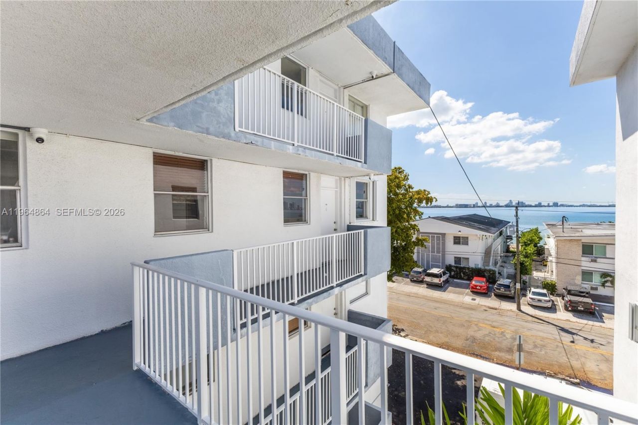 1801 S Treasure Dr, Unit 426, North Bay Village, FL 33141 Photo